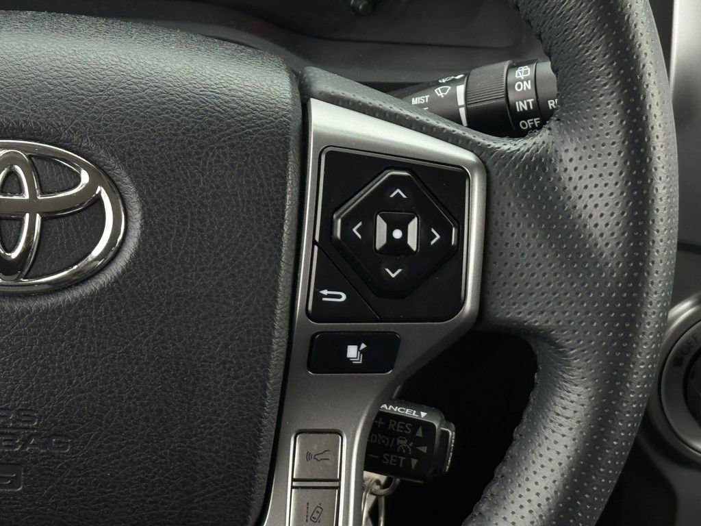 Used 2020 Toyota 4Runner SR5 AWD/4WD image 15