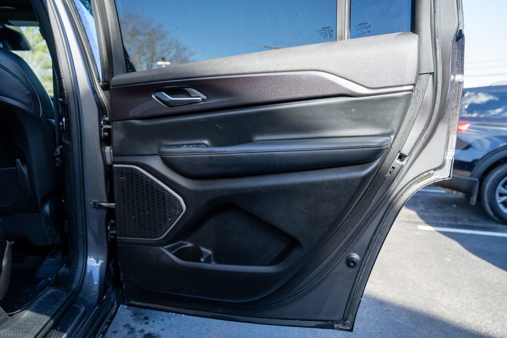 Used 2021 Jeep Grand Cherokee L Laredo image 13