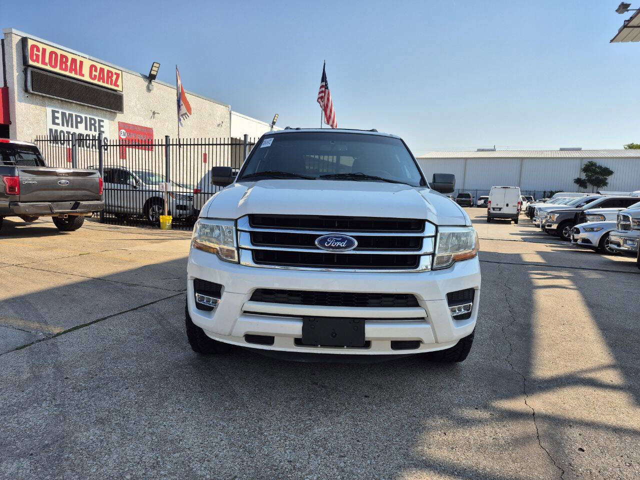 Used 2015 Ford Expedition XLT RWD image 3