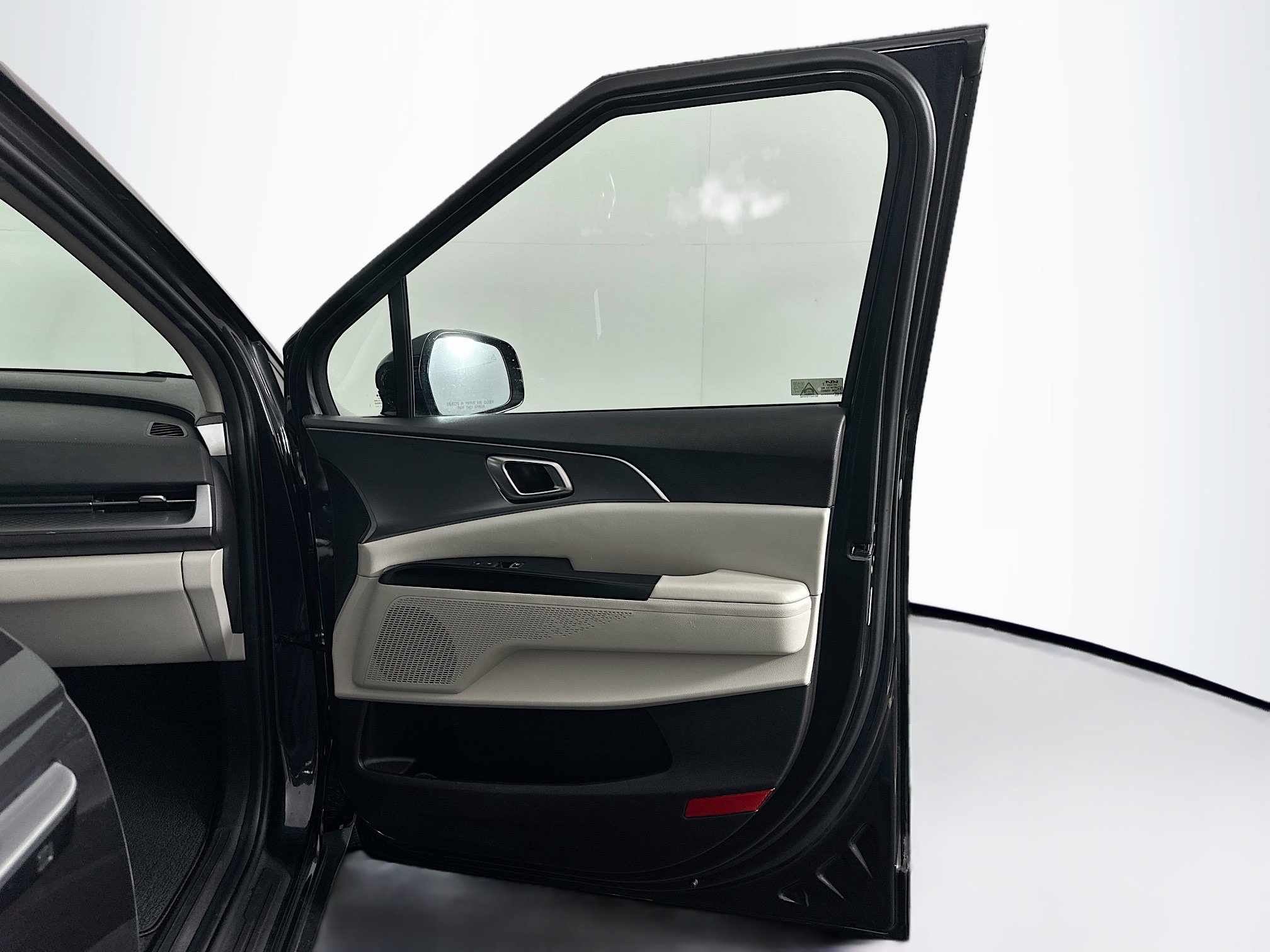 Used 2024 Kia Carnival LX image 32