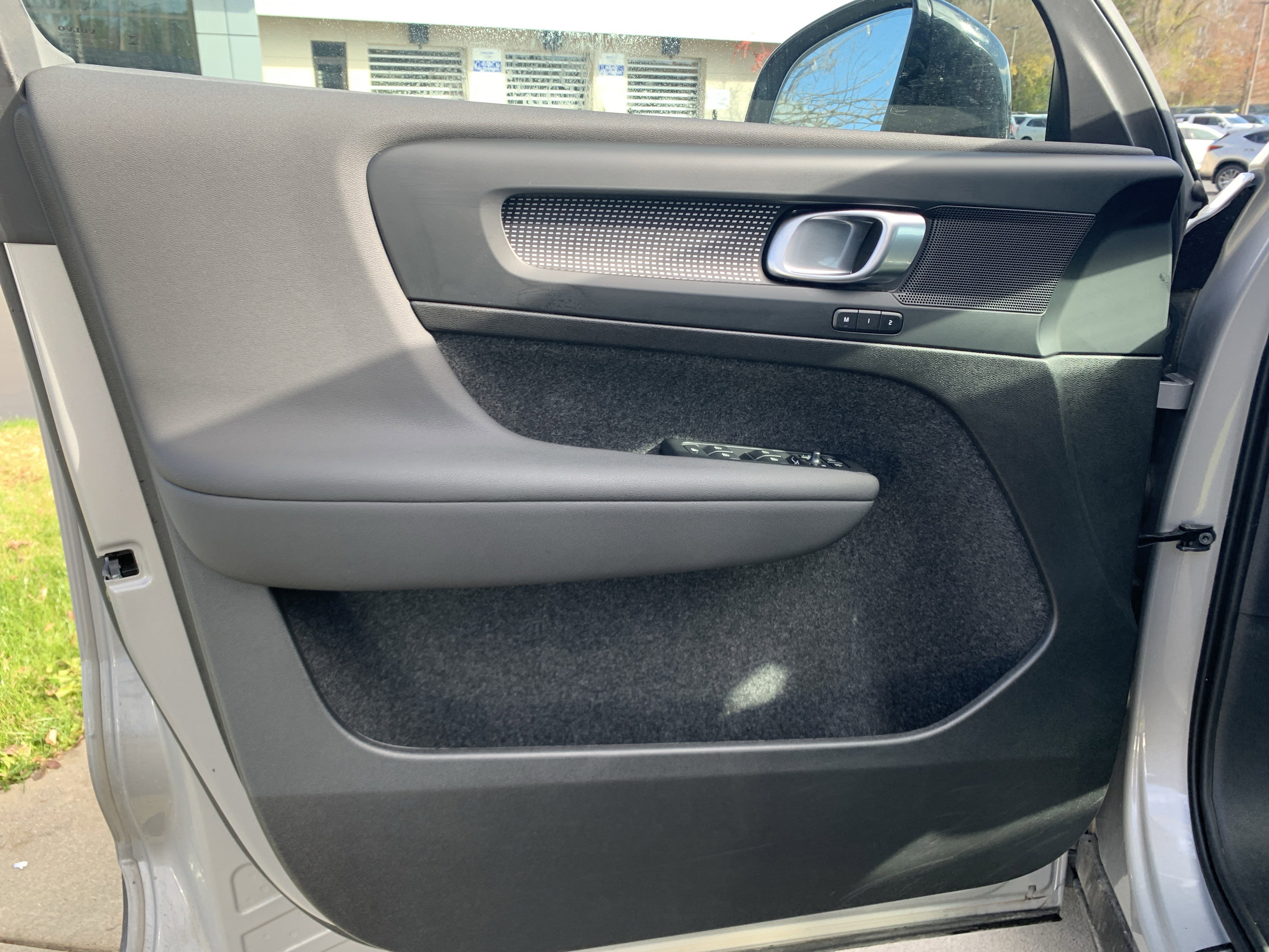 Used 2025 Volvo XC40 B5 Plus image 14