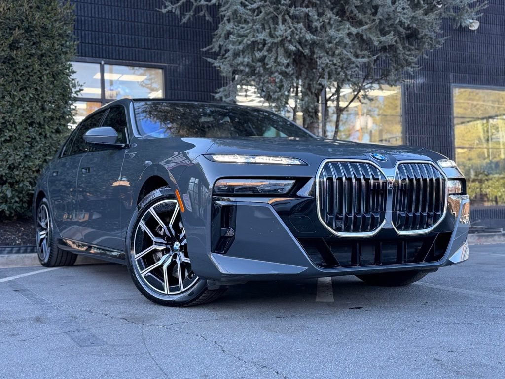 Used 2023 BMW 760i xDrive w/ Executive Package AWD/4WD image 8