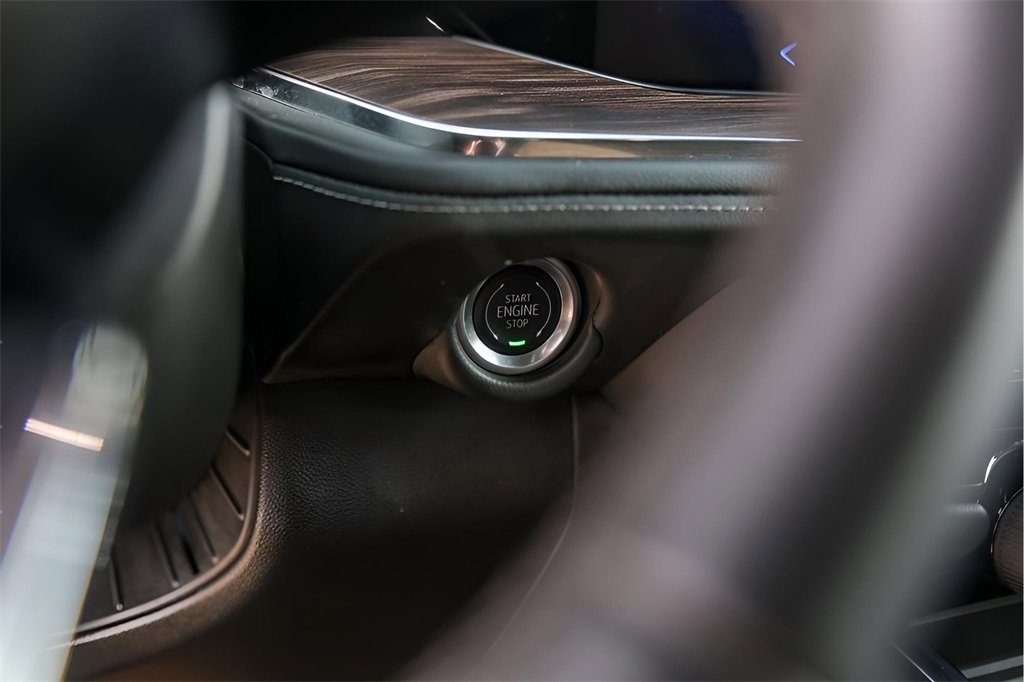 Used 2025 Chevrolet Suburban Z71 image 21