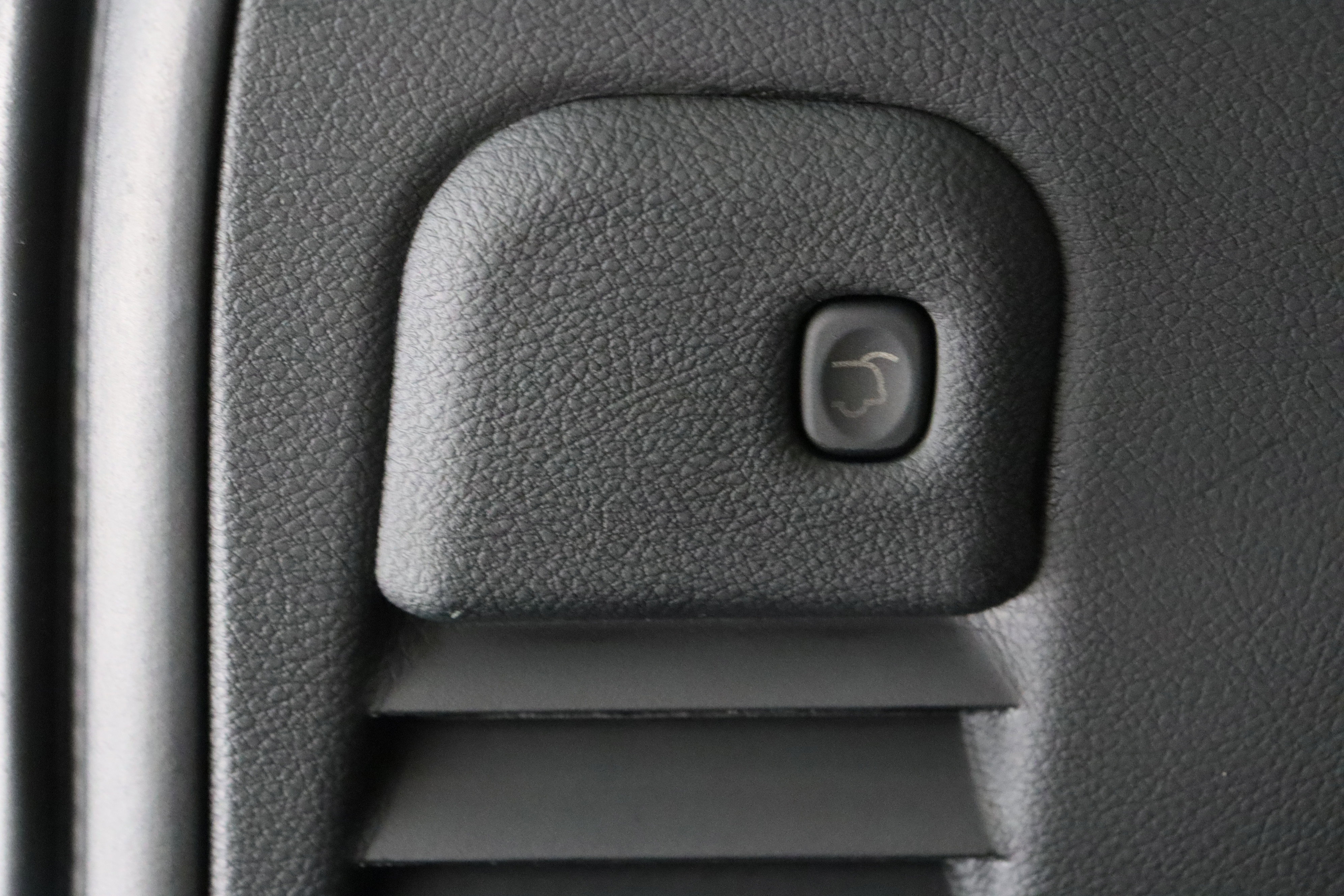 Used 2020 Jeep Grand Cherokee Limited image 35