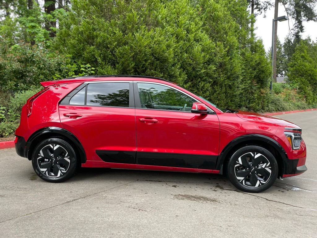Used 2023 Kia Niro Wind w/ Wind Preserve Package FWD image 4