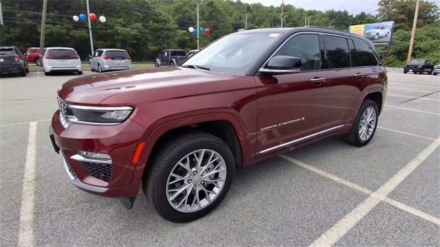 Used 2024 Jeep Grand Cherokee Summit image 4