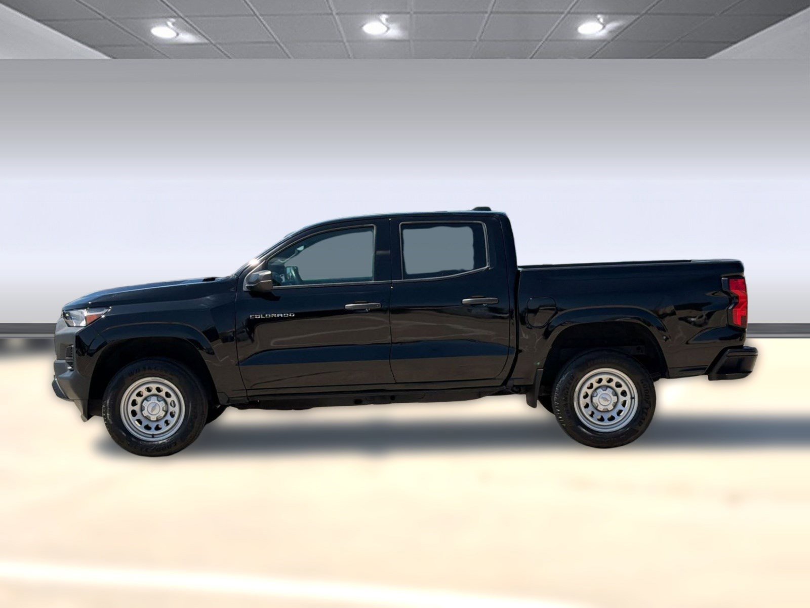 Used 2023 Chevrolet Colorado W/T image 2