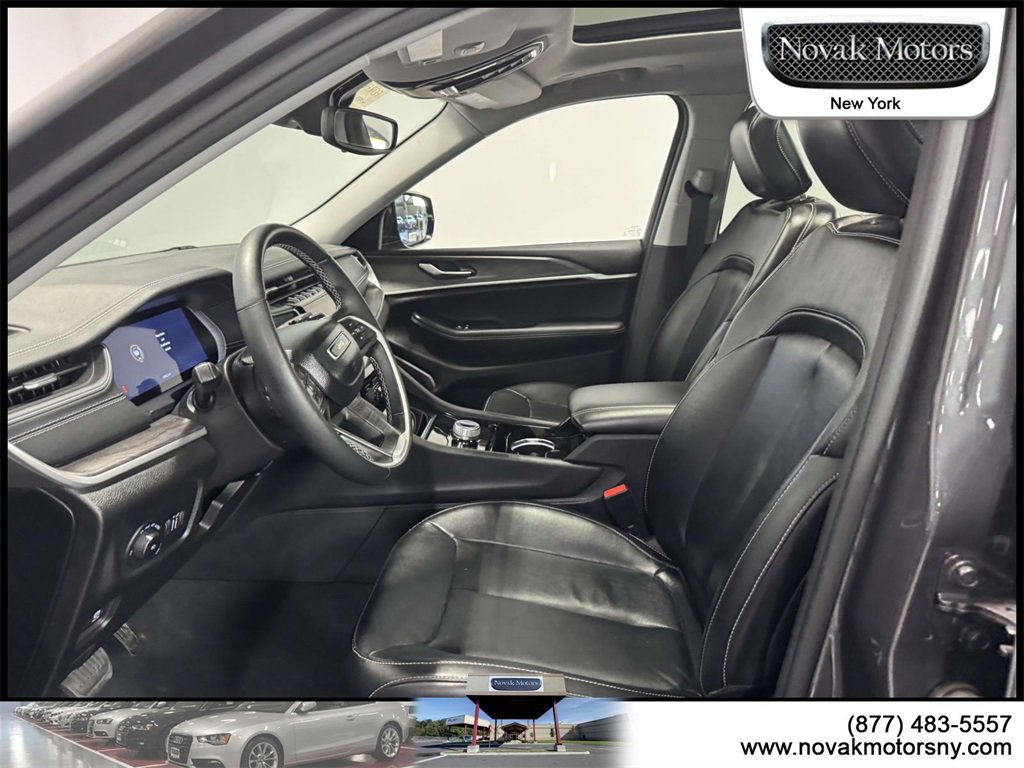 Used 2022 Jeep Grand Cherokee L Limited w/ Black Appearance Package image 12