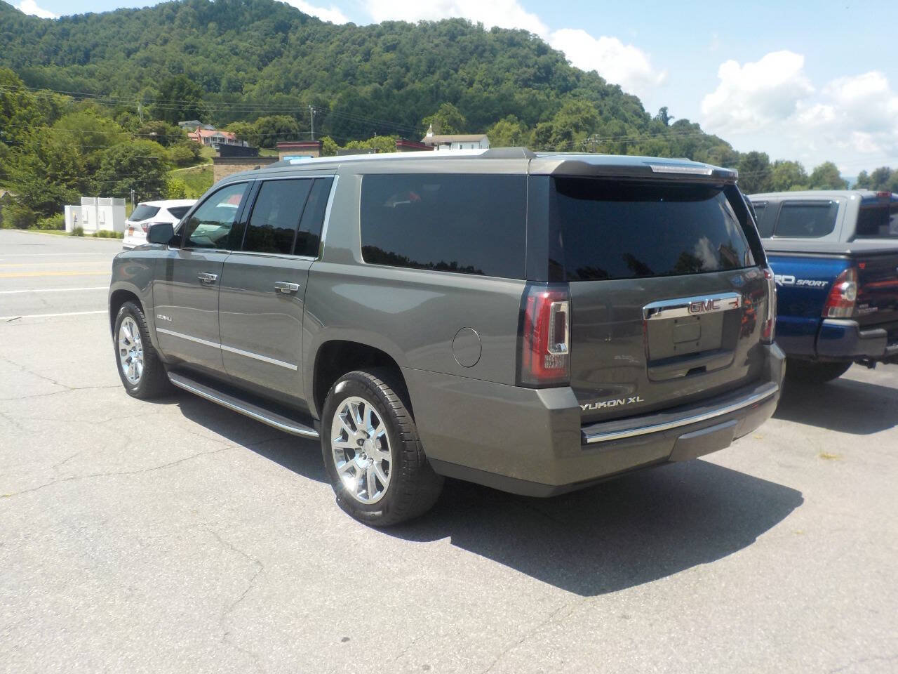 Used 2018 GMC Yukon XL Denali w/ Open Road Package AWD/4WD image 2