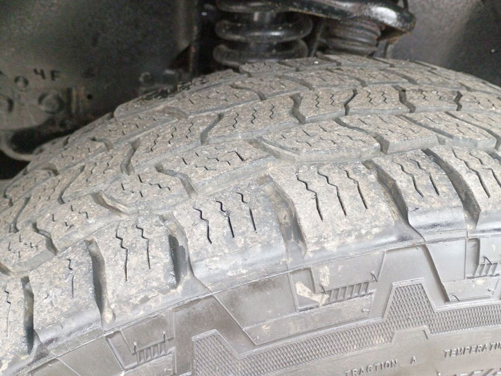 Used 2016 Toyota Tacoma SR5 w/ SR5 Appearance Package (SN) image 10