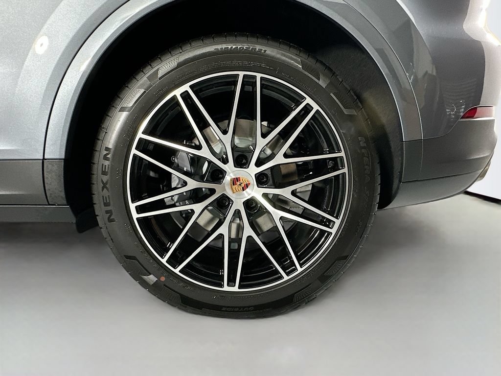 New 2026 Porsche Cayenne AWD/4WD image 32