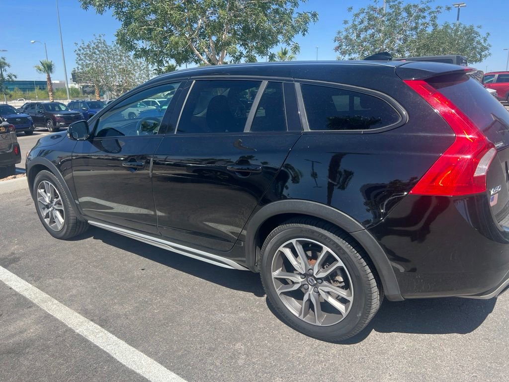 Used 2018 Volvo V60 T5 Cross Country AWD/4WD image 7