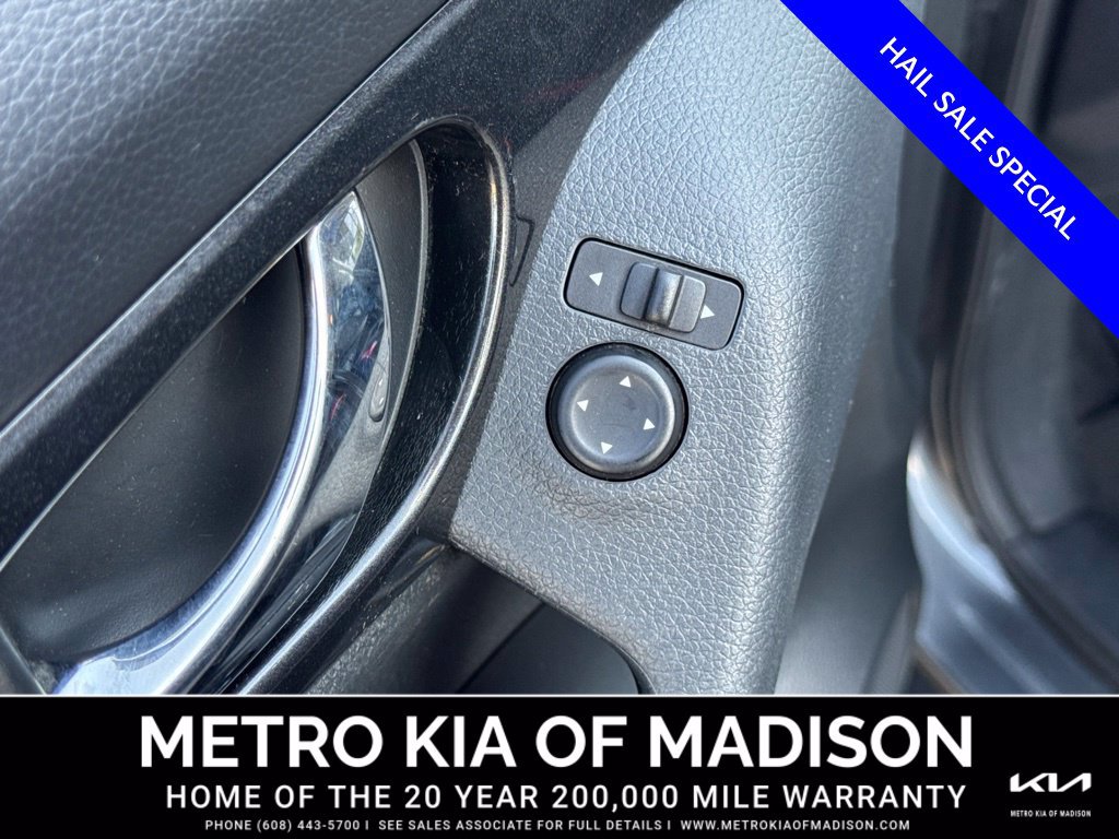 Used 2017 Nissan Rogue SV AWD/4WD image 11
