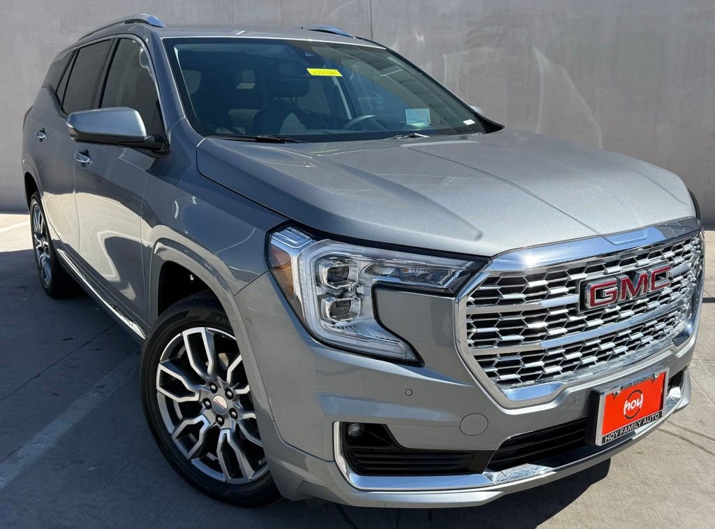 Used 2024 GMC Terrain Denali AWD/4WD image 1