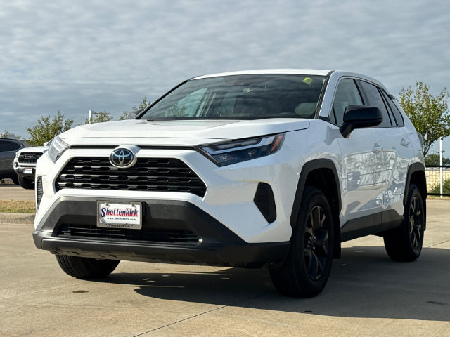 Used 2024 Toyota RAV4 LE FWD image 3