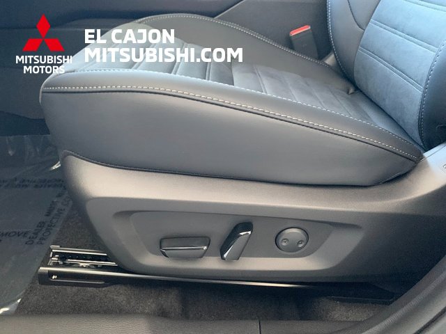 New 2025 Mitsubishi Outlander SE image 13