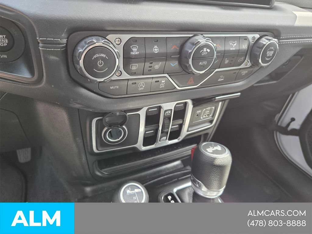 Used 2025 Jeep Wrangler Unlimited Sahara AWD/4WD image 20
