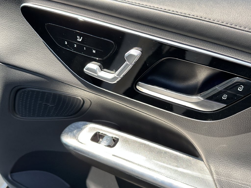 Used 2024 Mercedes-Benz GLC 300 image 17
