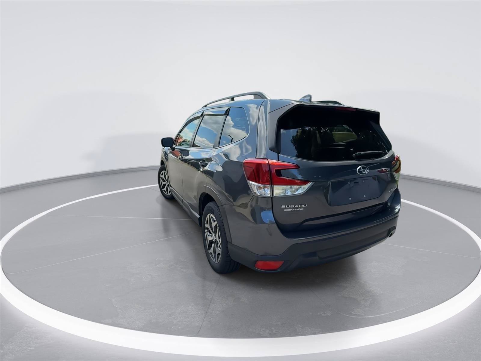 Used 2021 Subaru Forester Premium AWD/4WD image 6