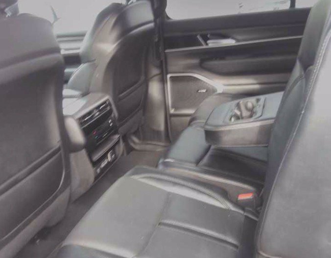 Used 2024 Jeep Wagoneer L Series II AWD/4WD image 12