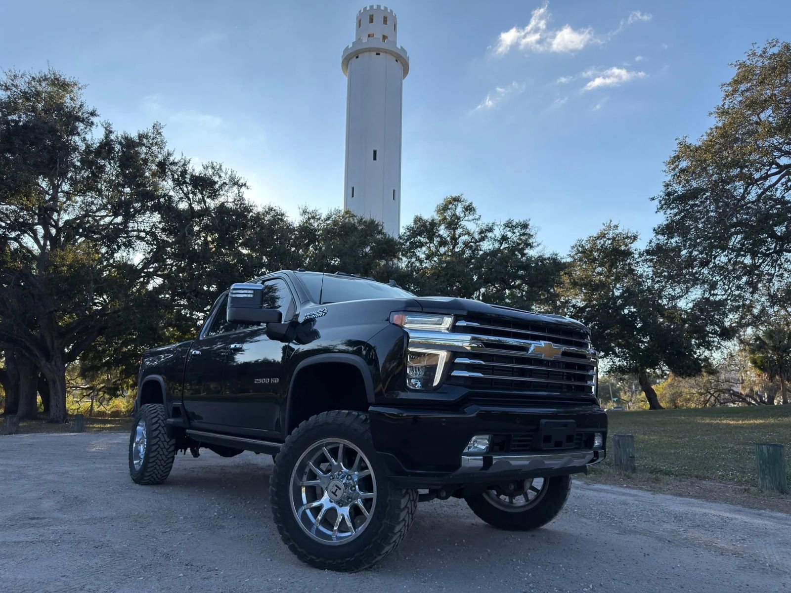 Used 2023 Chevrolet Silverado 2500 High Country w/ Safety Package II image 33