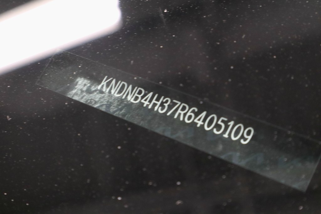 Used 2024 Kia Carnival LX image 32