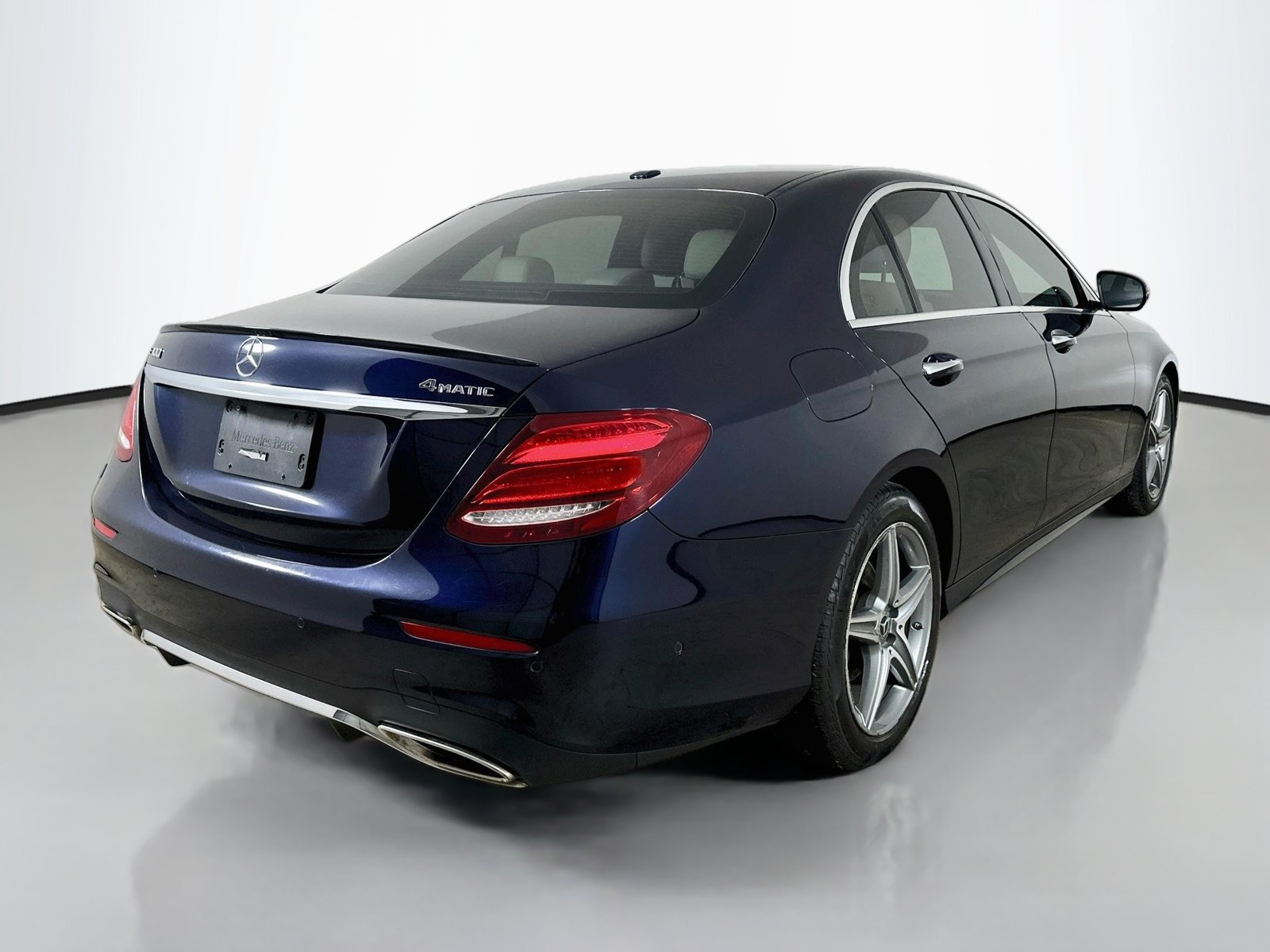 Used 2018 Mercedes-Benz E 300 4MATIC image 5