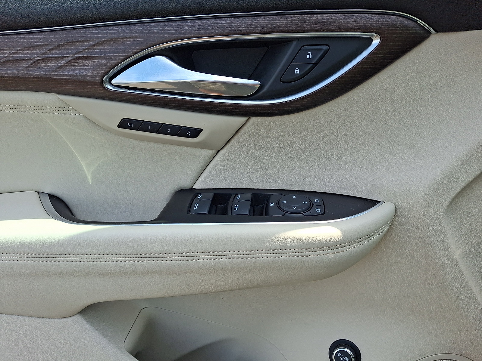 Used 2021 Buick Envision Avenir AWD/4WD image 12
