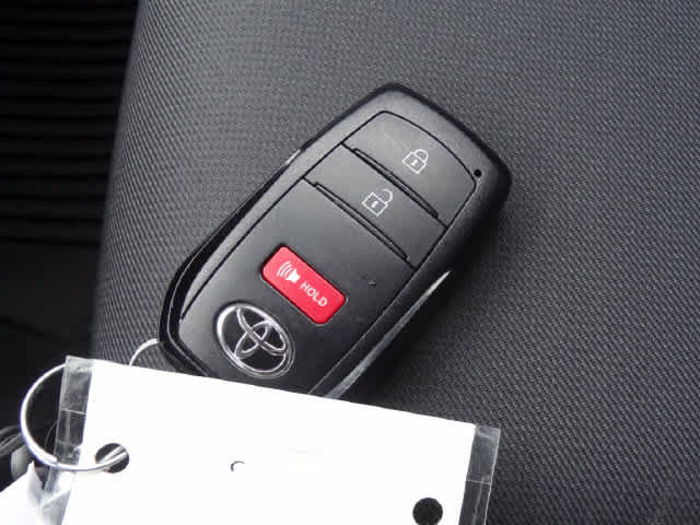 Used 2025 Toyota Tacoma SR5 AWD/4WD image 29