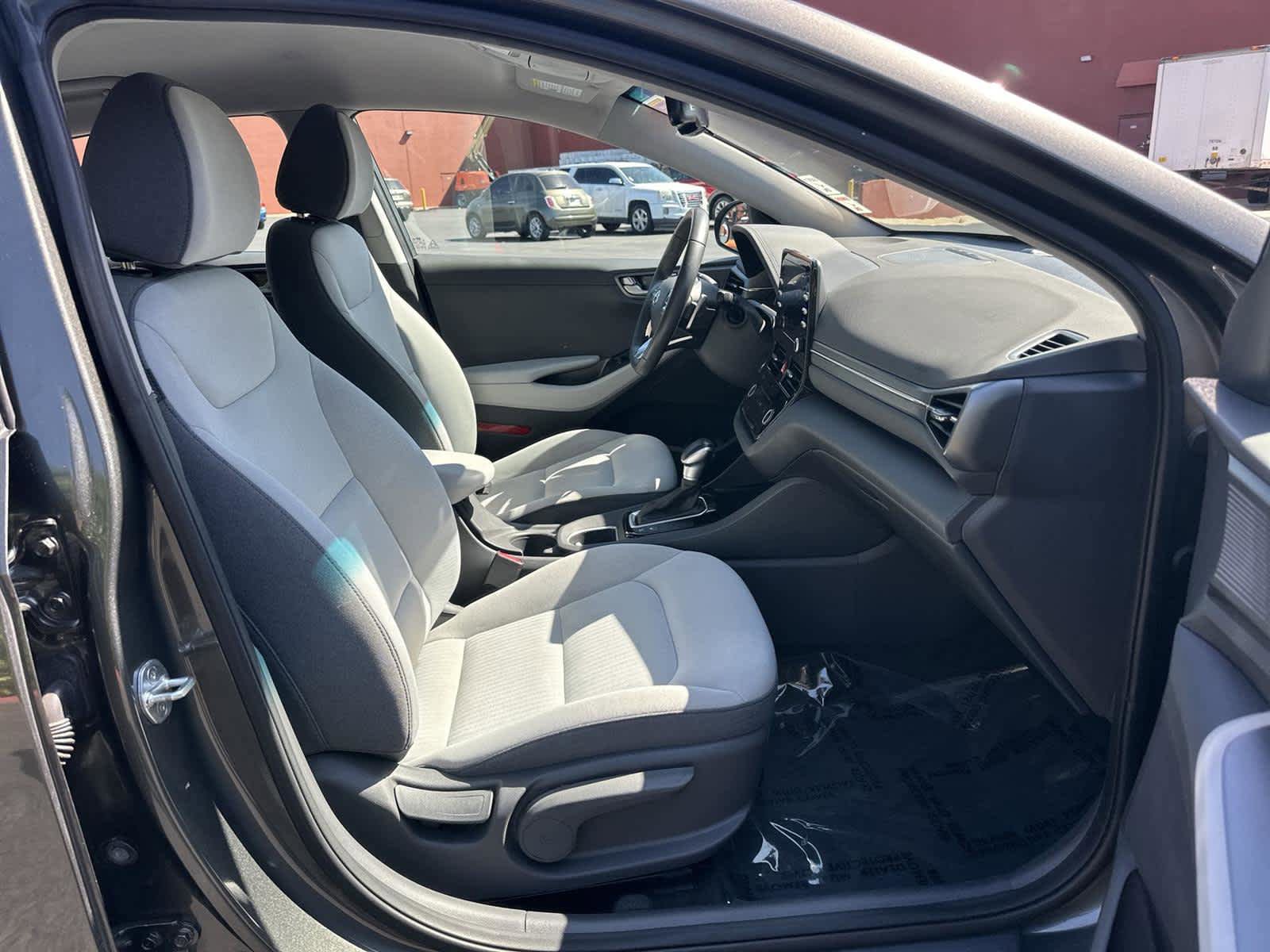 Used 2022 Hyundai Ioniq SE image 14