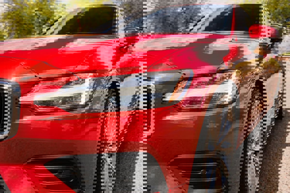 Used 2020 Volvo S60 T6 Momentum image 4