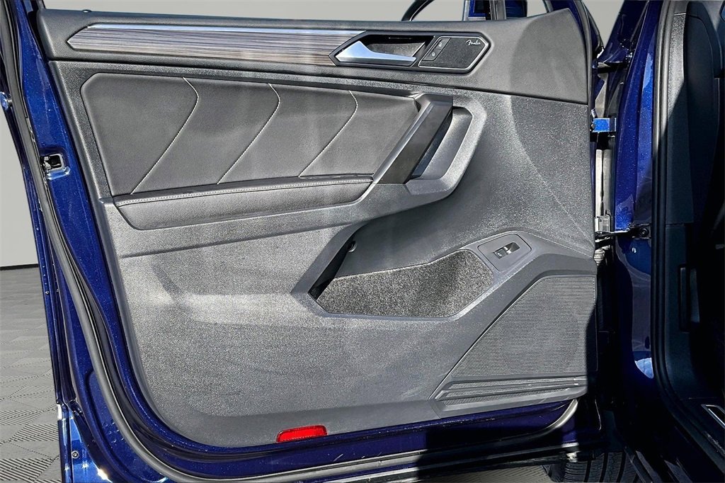 Used 2022 Volkswagen Tiguan SEL R-Line image 23