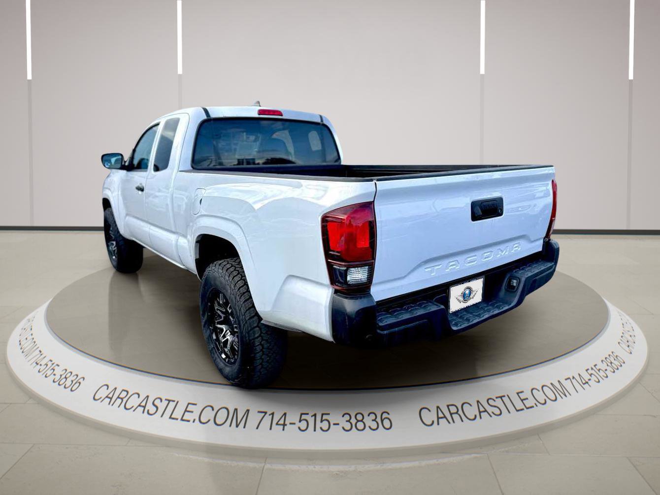 Used 2019 Toyota Tacoma SR image 2