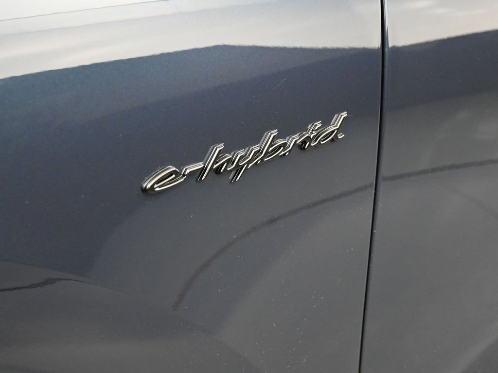 New 2025 Porsche Cayenne Turbo image 15
