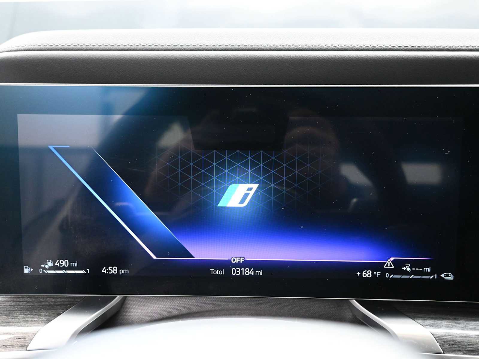 Used 2025 BMW 750e xDrive AWD/4WD image 13