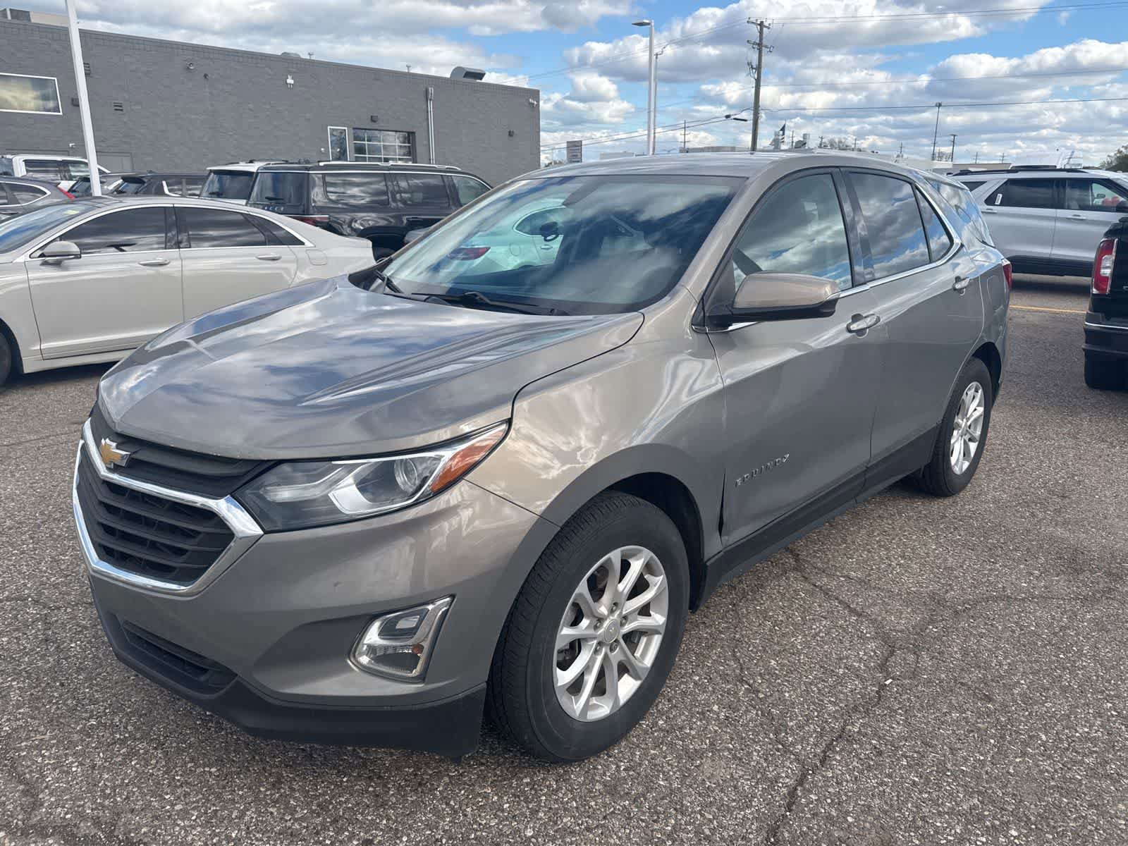 Used 2019 Chevrolet Equinox LT FWD image 2