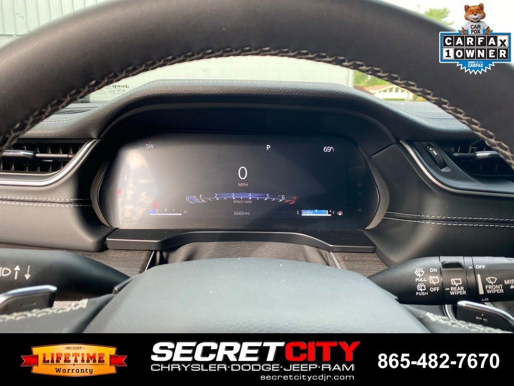 Used 2025 Jeep Grand Cherokee Limited w/ Black Appearance Package AWD/4WD image 18