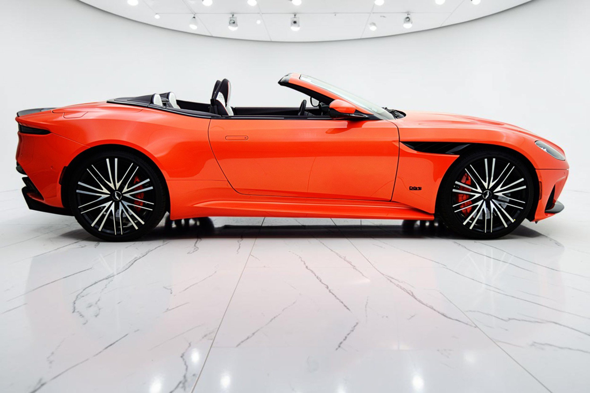 Used 2023 Aston Martin DBS Superleggera Volante RWD image 13
