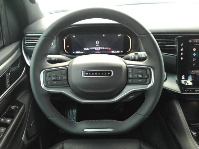 Used 2025 Jeep Wagoneer L Series II AWD/4WD image 36