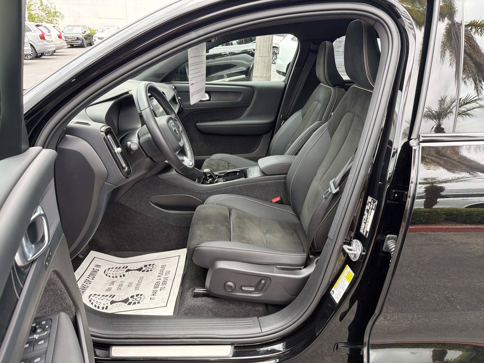 Certified 2023 Volvo C40 P8 Recharge Plus w/ Protection Package Premier AWD/4WD image 18