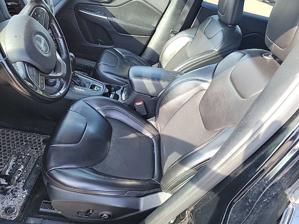 Used 2020 Jeep Cherokee Latitude Plus w/ Cold Weather Group image 28