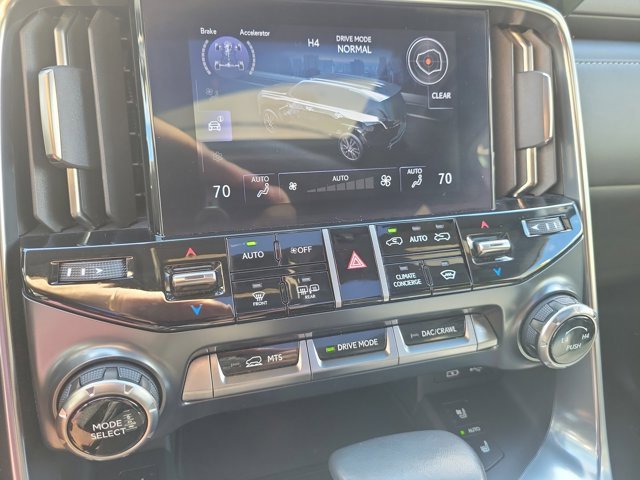 Used 2022 Lexus LX 600 4WD w/ Premium Package image 32