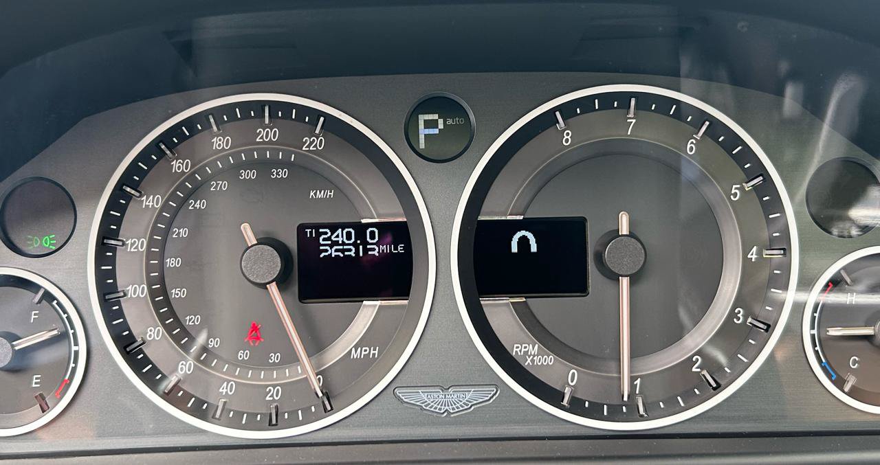 Used 2011 Aston Martin DBS Volante RWD image 18