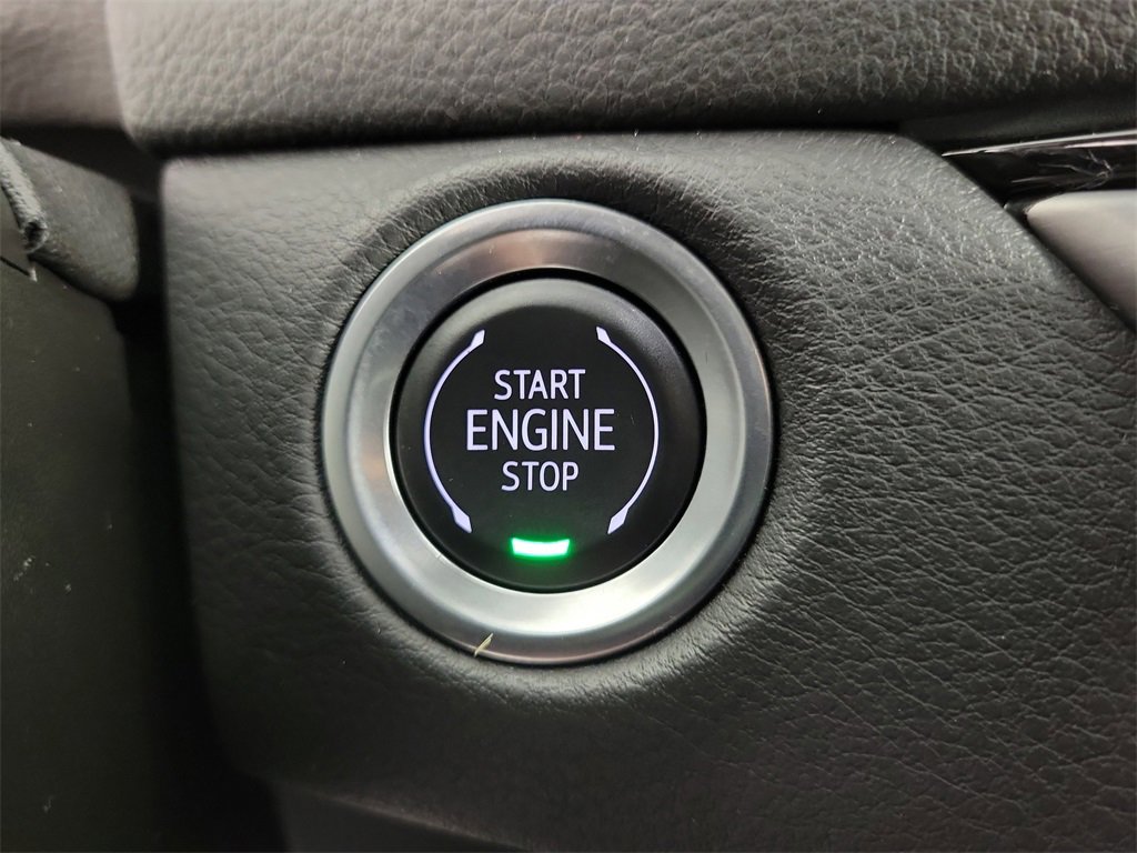 Certified 2025 Cadillac XT4 Premium Luxury image 29