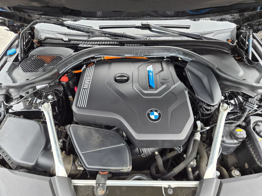 Used 2021 BMW 530e w/ Premium Package RWD image 10