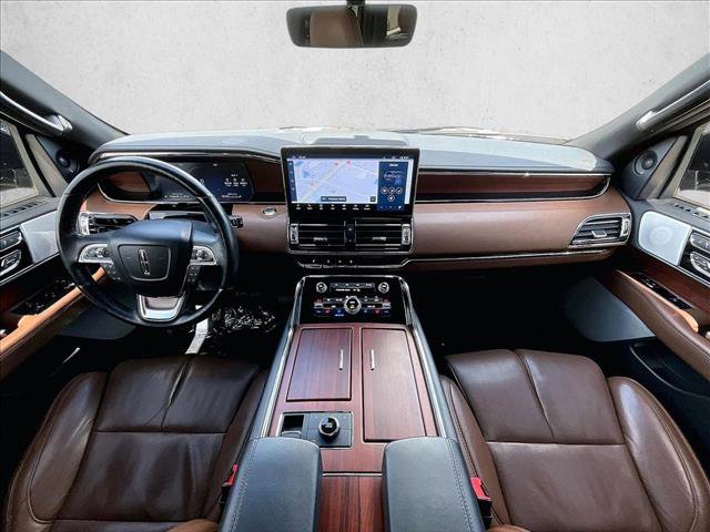 Used 2023 Lincoln Navigator Reserve image 16