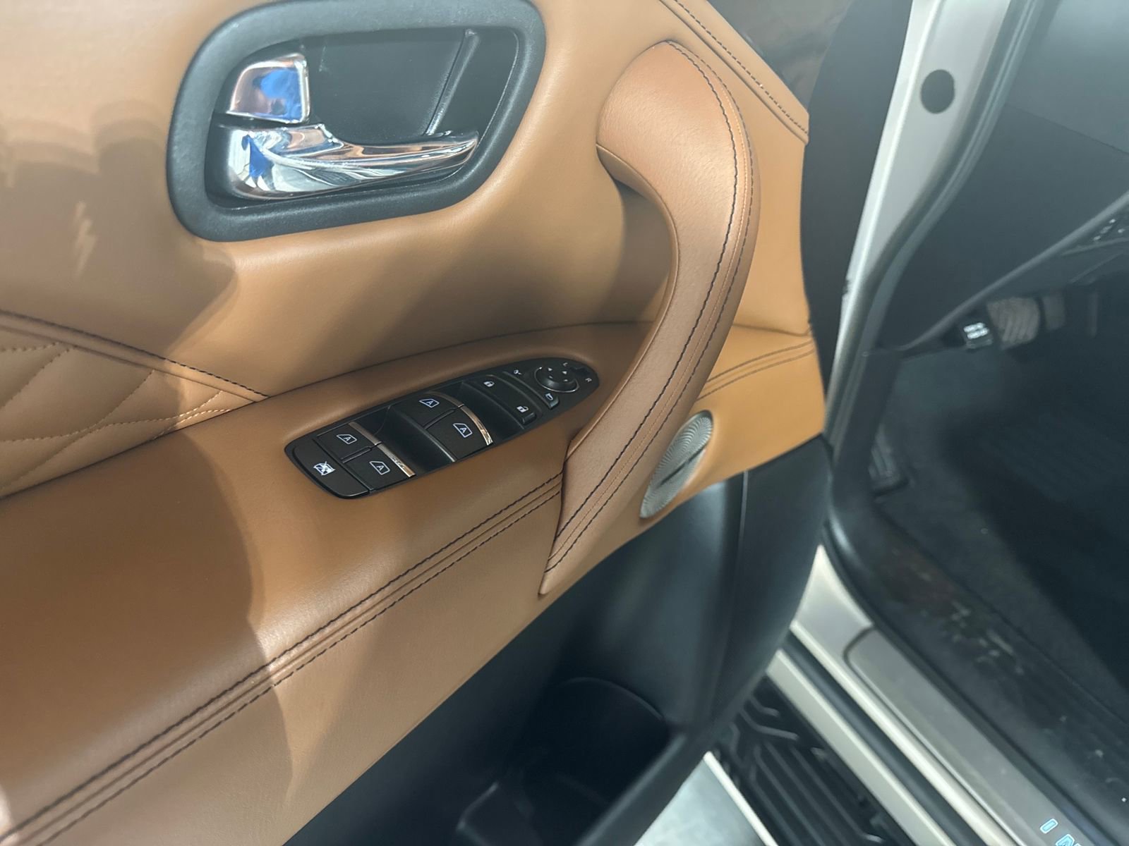 Used 2023 INFINITI QX80 Sensory w/ Cargo Package image 26