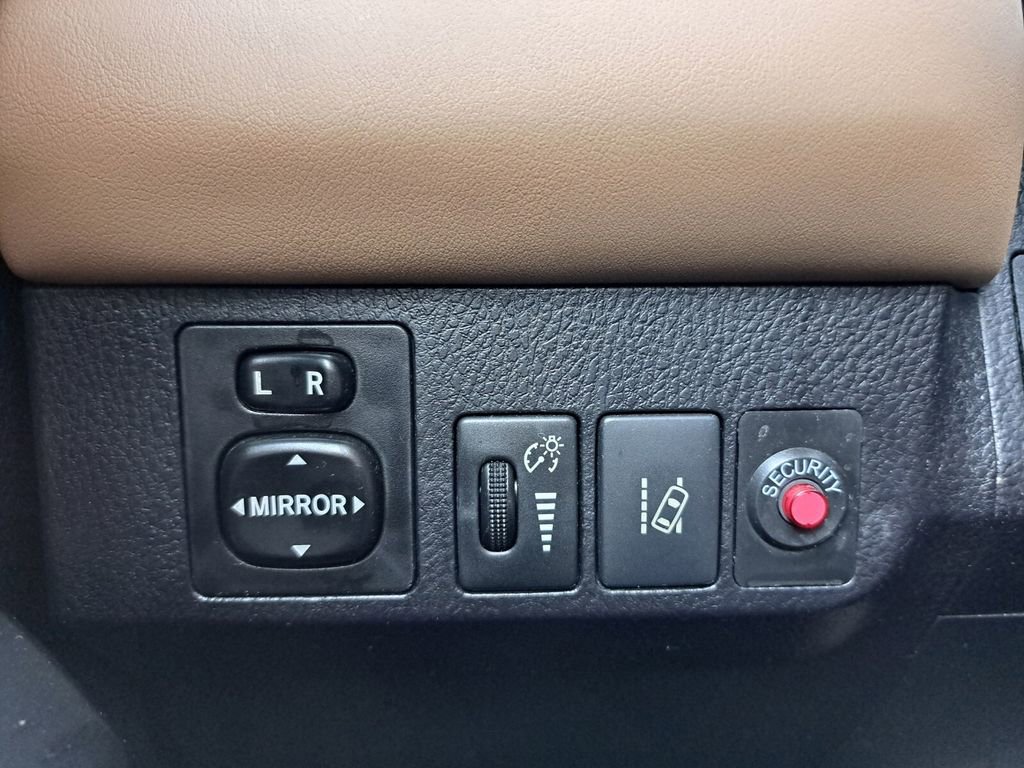 Used 2017 Toyota RAV4 Limited image 15