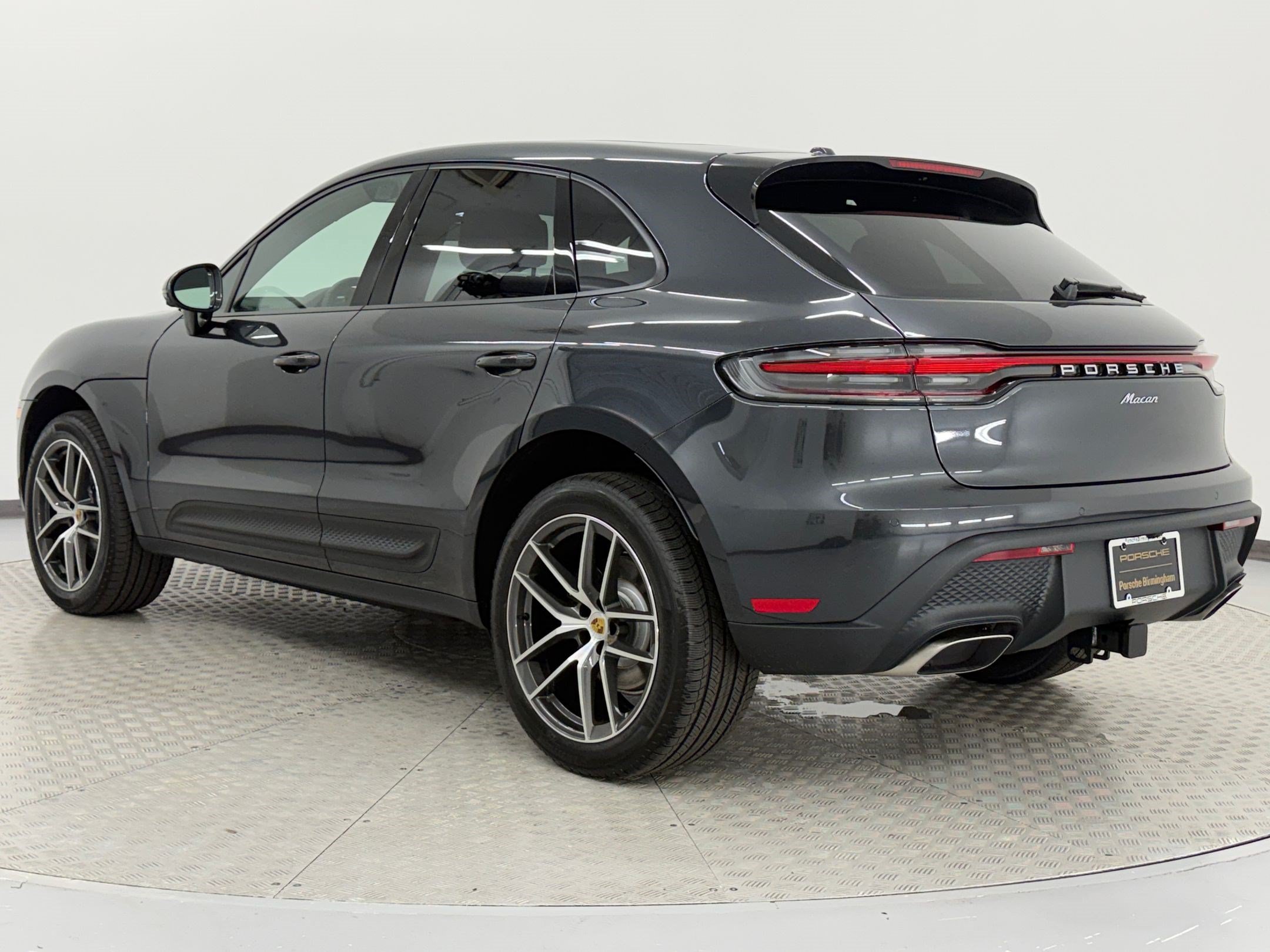 New 2026 Porsche Macan AWD/4WD image 3