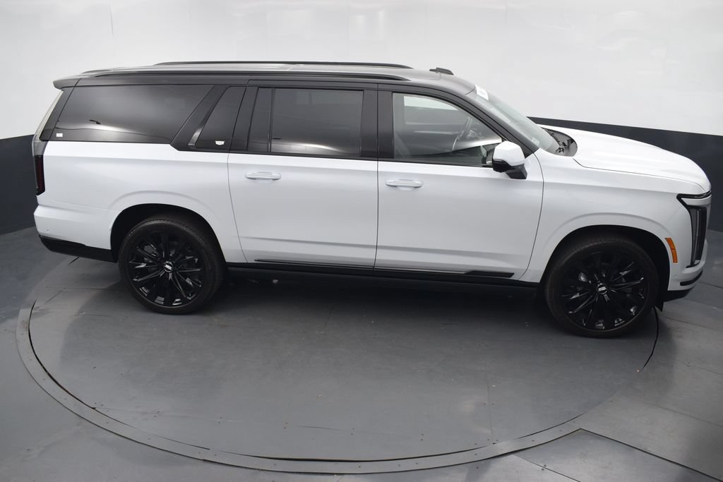 Certified 2026 Cadillac Escalade ESV Platinum Sport w/ LPO, ONYX Package AWD/4WD image 48